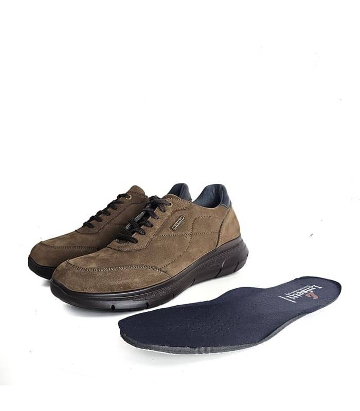 plantilla extraida junto a los zapatos impermables marrones de Luisetti para hombre