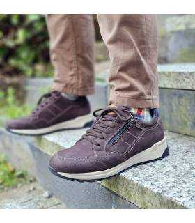 Zapatos impermeables hombre Baerchi piel marrón puestos en exterior
