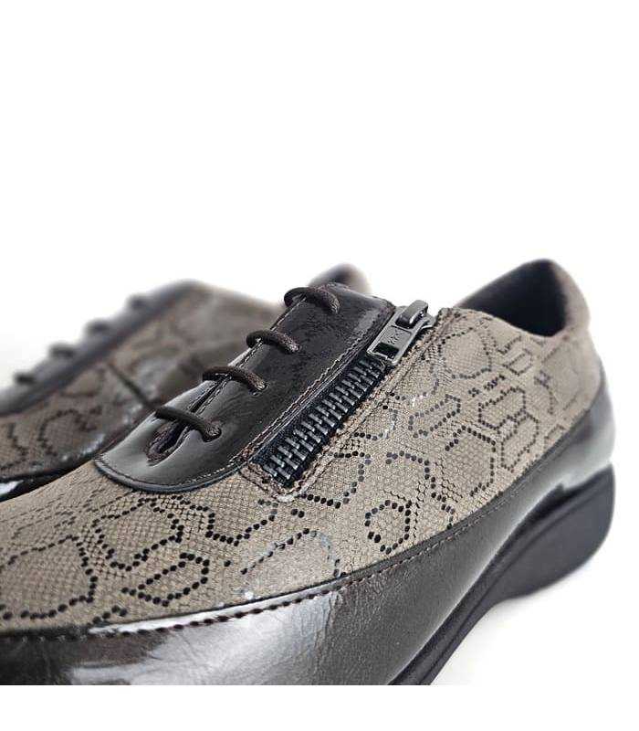 Detalle cordones y cremallera zapatos anchos mujer marrones