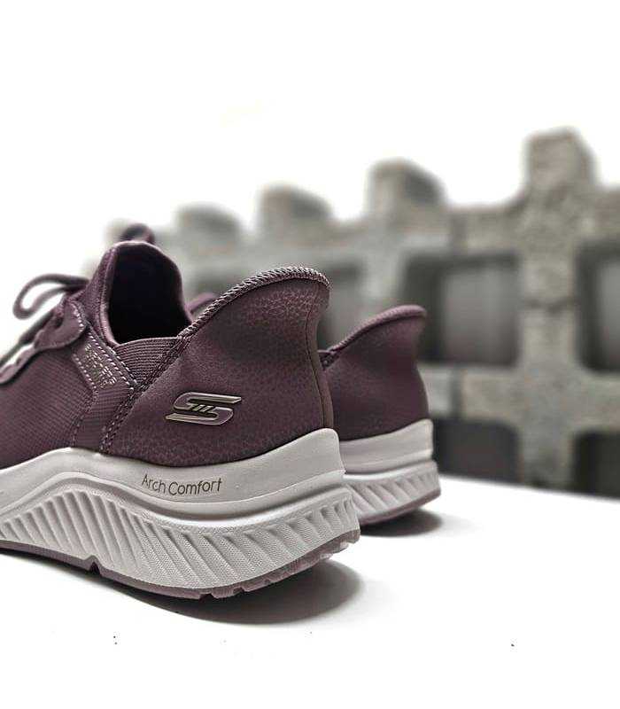 vista trasera de las zapatillas de mujer de skecher co el sisteme slip-ins color lila