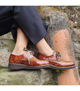 zapatos de invierno modelo Angle de Nival en marron puestos en modelo