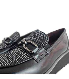 Detalle de cuadros en empeine de mocasines Treintas mujer invierno