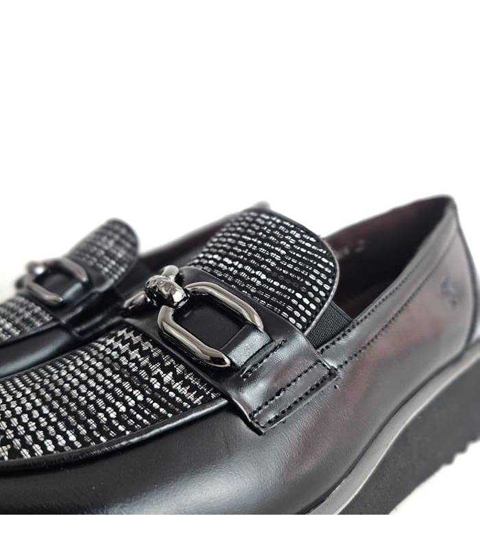 Detalle de cuadros en empeine de mocasines Treintas mujer invierno