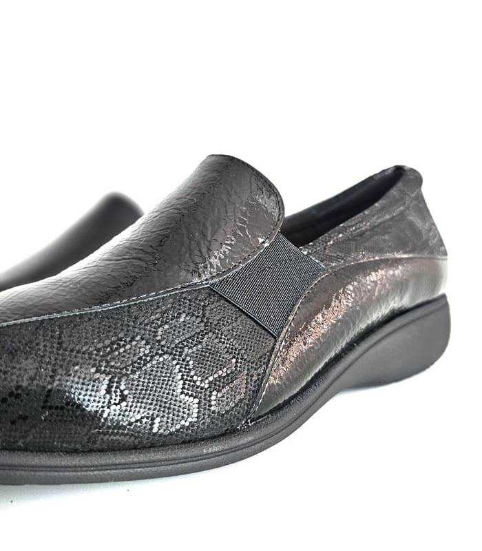 zapatos mujer horma ancha piel licra negro, detalle del corte exterior