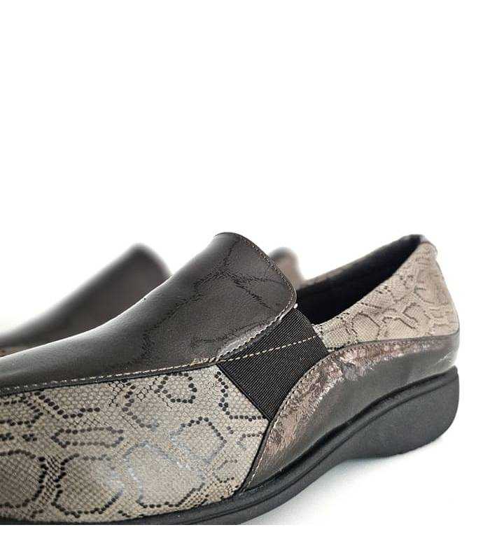 zapatos mujer horma ancha piel licra negro, detalle del charol y licra