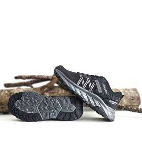 Zapatillas J’hayber negras para senderismo – vista inferior mostrando la suela técnica.