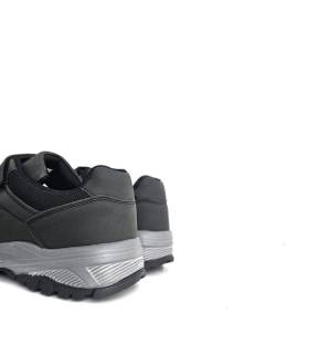 Trasera de zapatillas deportivas negras J’hayber Charca, con logo