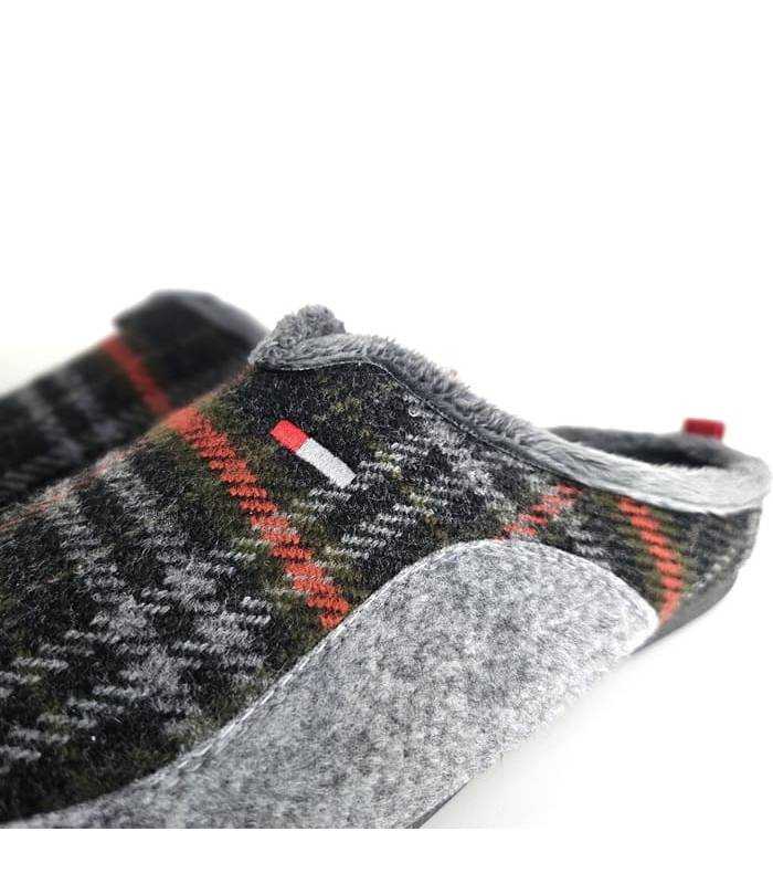 zapatillas casa hombre cuadros invierno con detalle del tejido de cuadros