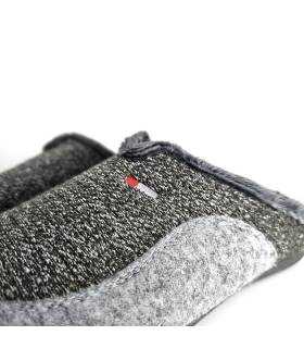 Detalle tejido textil cuadros gris zapatillas casa invierno hombre Cabrera