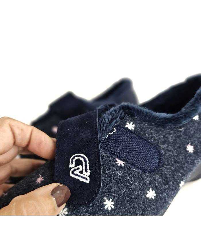 cierre velcro en zapatillas casa azul invierno de Cabrera