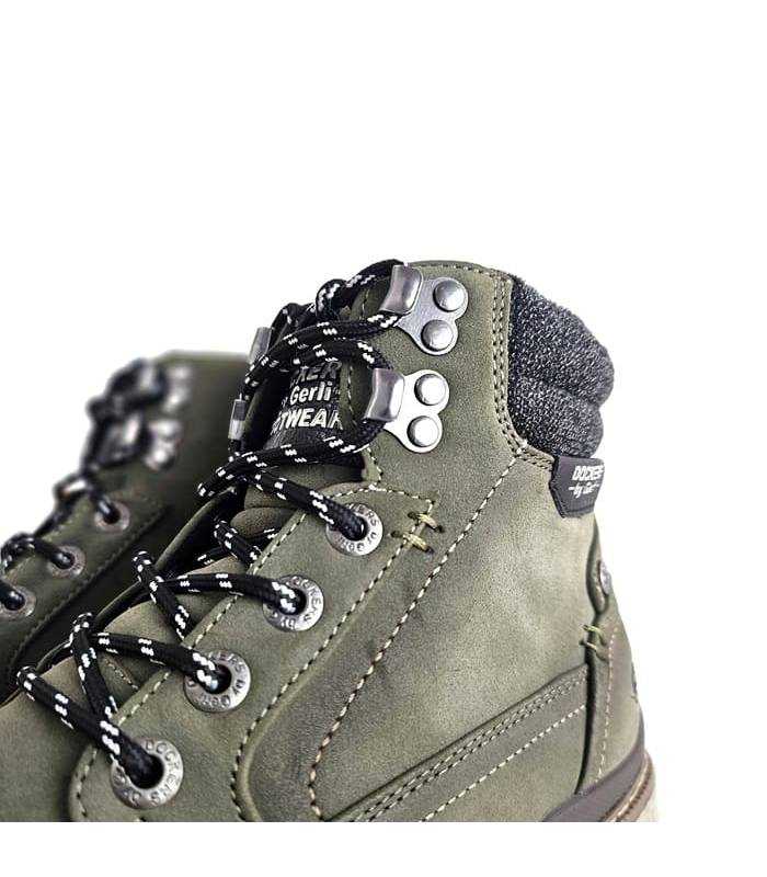 Primer plano del cierre con cordones, que permite un ajuste seguro y cómodo de las botas verdes