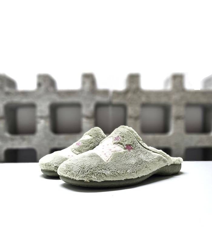Zapatillas de casa descalzas mujer puestas pelito verde luna y estrella