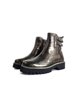 Botas militares mujer charol marrón Treintas vista diagonal, puestas