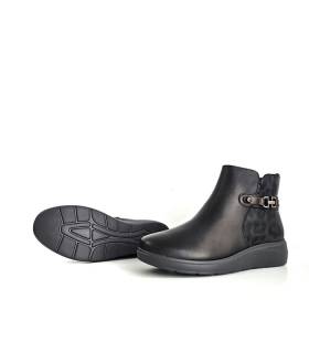 detalle del piso anrideslizante de los botines marrones de Treintas de mujer