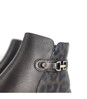 Detalle lateral botines mujer Treintas piel marrón