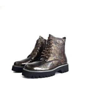 Botas militares mujer piel marrón Treintas vista diagonal puestas