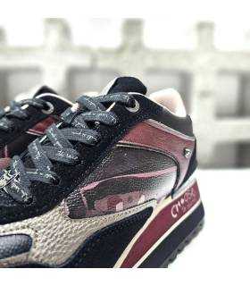 Detalle cordones y estampado deportivos plataforma Anekke mujer