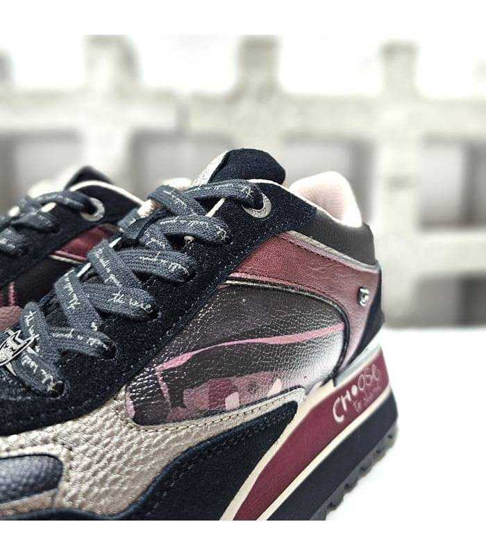 Detalle cordones y estampado deportivos plataforma Anekke mujer