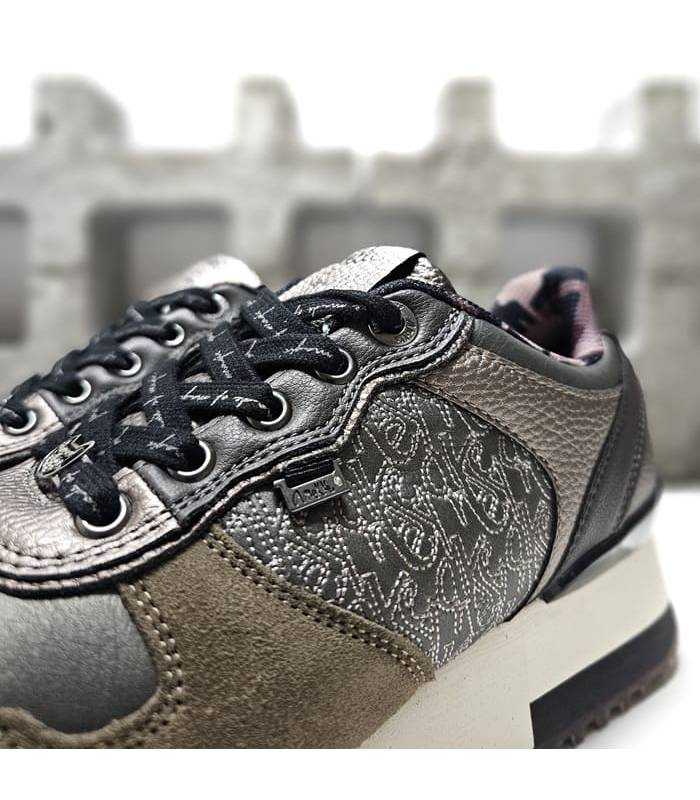 Detalle cordones y texturas deportivos mujer taupe Anekke