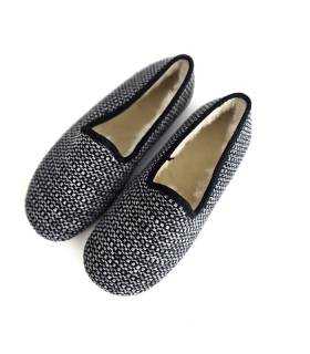 Zapatillas casa hombre lana virgen Pelusin vista superior, puestas