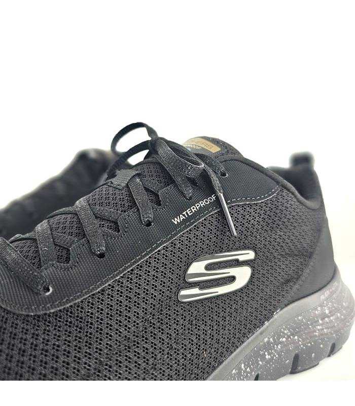 Skechers zapatillas hombre negras impermeables detalle  del cierre de cordones