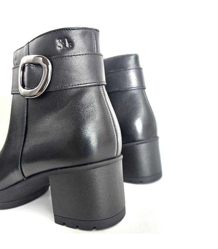 Botines de piel negros Treintas detalle hebilla metálica lateral