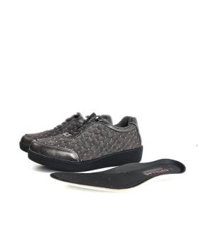 Zapatos deportivos mujer acolchados taupe vista lateral con la plantilla extraida