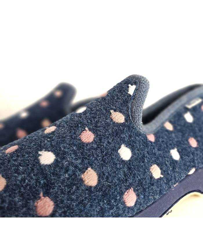 Detalle tejido lunares bordados zapatillas mujer azules Garrido Muro