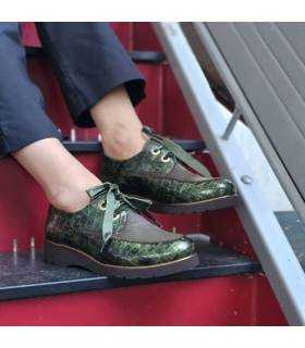 zapatos de invierno de colores de piel verde fabricados por NIval puestos