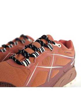Detalle de cordones y diseño lateral Nicoboco Senda mujer