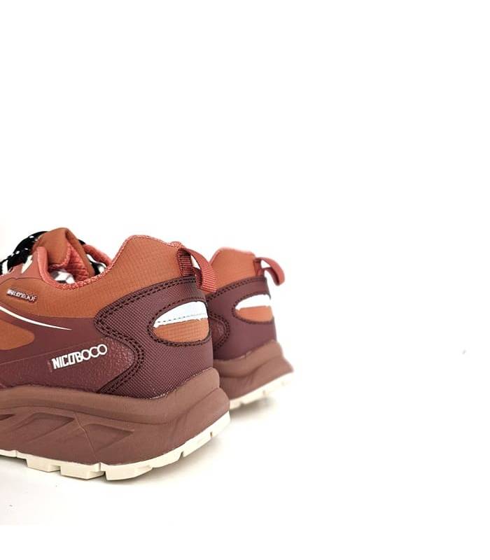 Zapatillas outdoor Nicoboco mujer naranja con refuerzo trasero