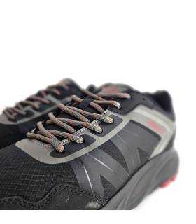 Detalle cordones y materiales técnicos zapatillas trekking Nicoboco Silkan