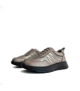 Zapatos deportivos mujer beige Vicmart con gomas elásticas laterales.