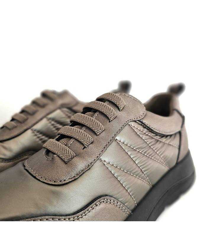 Detalle empeine con gomas elásticas zapatos mujer beige Vicmart.