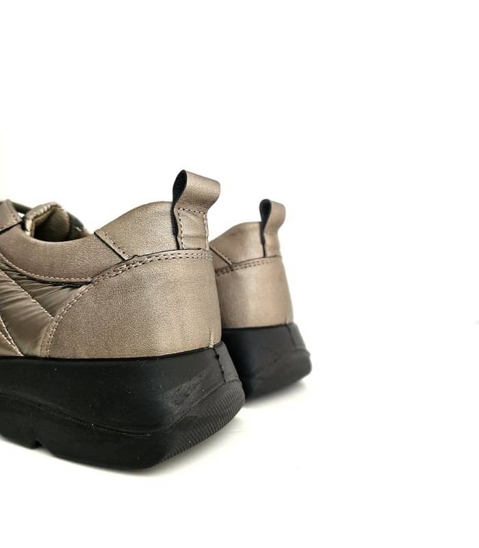 Talón acolchado beige satinado zapatos deportivos Vicmart.
