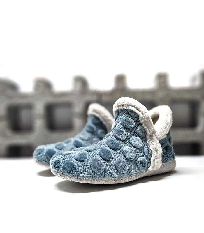 perfil lateral botas casa mujer azul