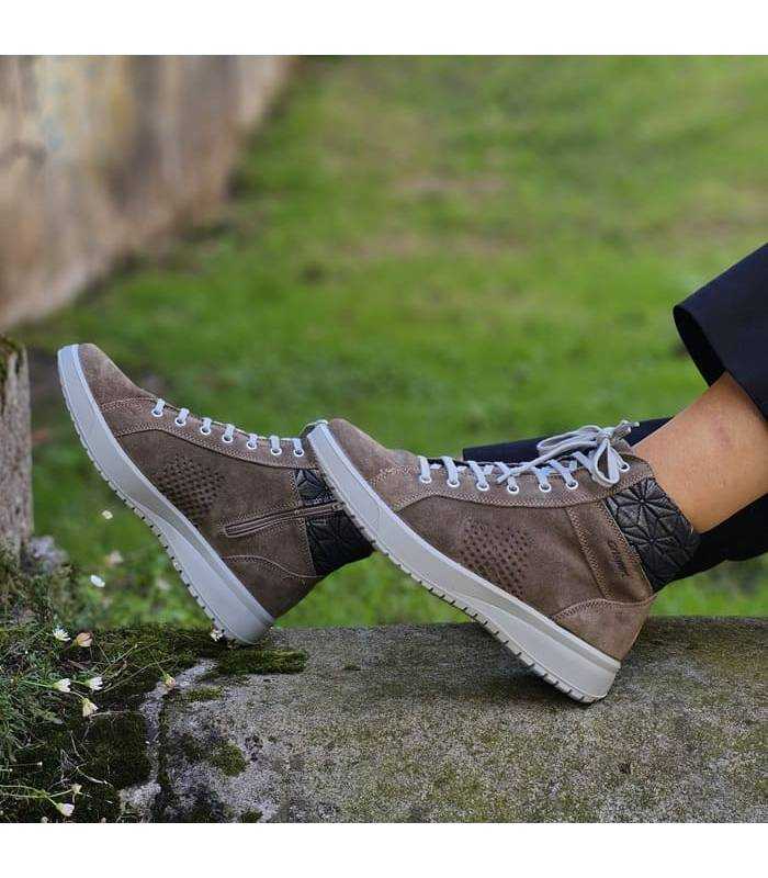 botas mujer impermeables Grisport puestas exterior