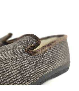 detalle tejido marrón zapatillas casa hombre Plumaflex