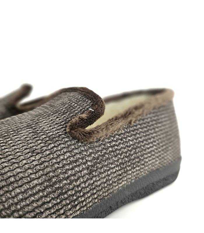 detalle tejido marrón zapatillas casa hombre Plumaflex