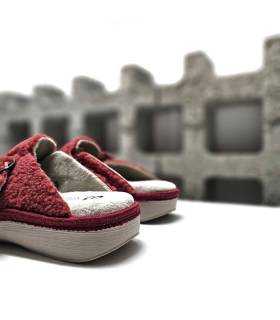 Forro textil suave - Cuida tus pies en casa con las zapatillas de invierno descalzas color cereza