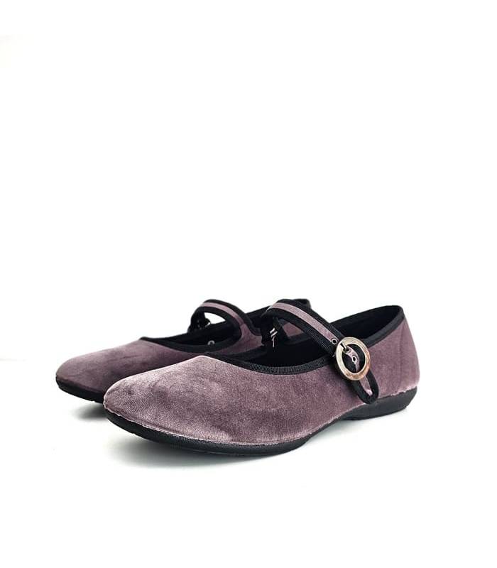 zapatillas casa mujer Cabrera Mercedes lila con hebilla, puestas