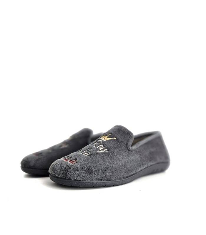 Zapatillas casa hombre divertidas Cabrera El Rey de la Casa gris vista diagonal