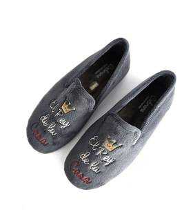 Zapatillas casa hombre divertidas Cabrera El Rey de la Casa vista superior