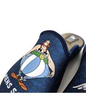 detalle del dibujo de Obelix en la zapatillas de hombre para invierno de Salvi
