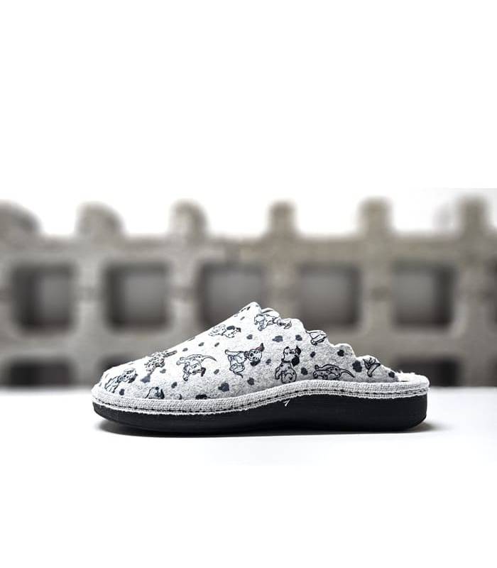 perfil lateral zapatillas casa mujer dálmatas