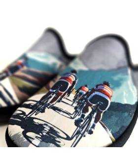 detalle ciclistas zapatillas casa hombre invierno