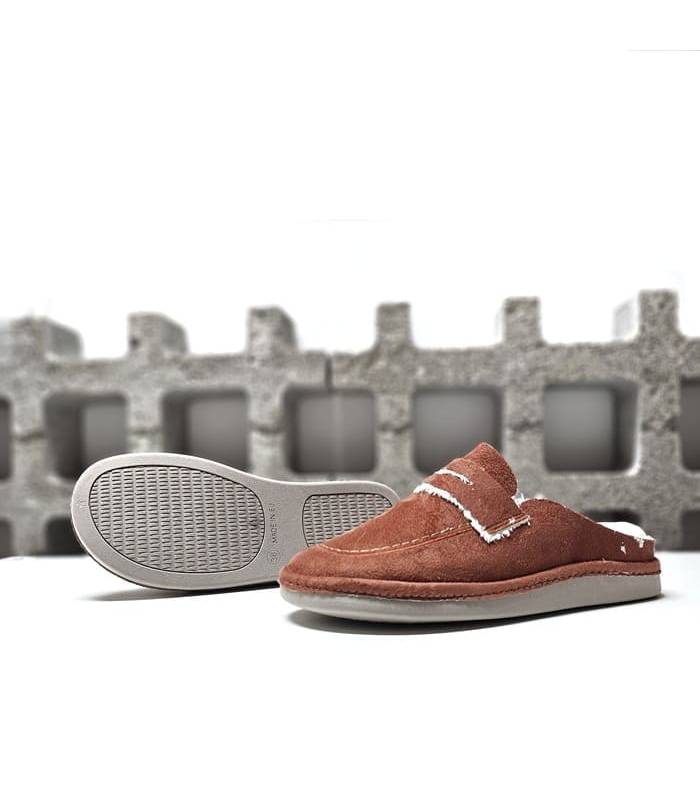 zapatillas mujer invierno cómodas color teja, vista de la suela de caucho