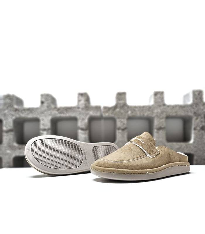 zapatillas mujer invierno cómodas color beige, vista de suela de caucho