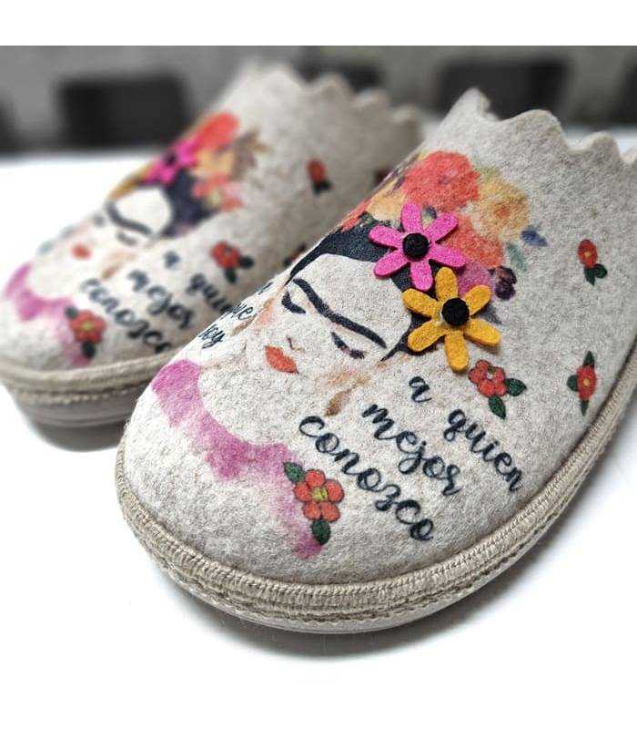 Zapatillas invierno mujer Frida Salvi descalzas detalle flores en relieve