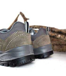 vista trasera de Zapatilla trekking beige hombre fabricada por Grisport